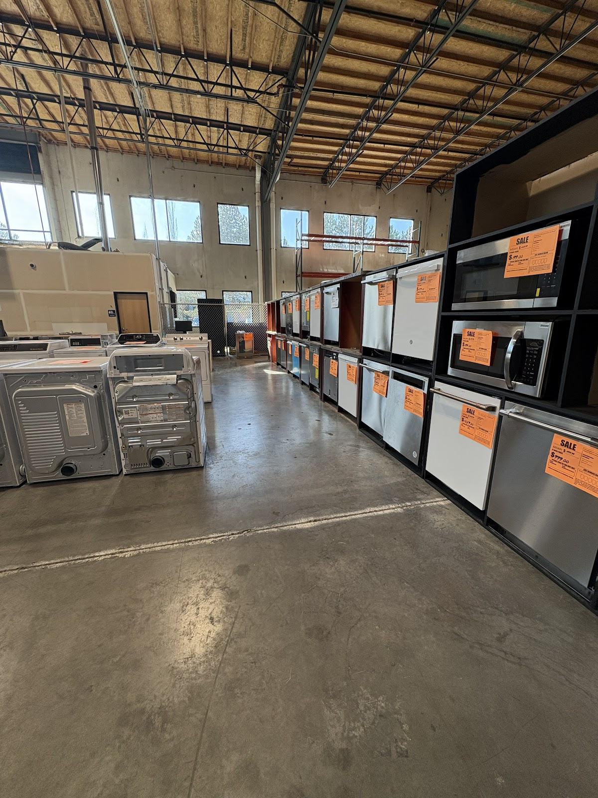 Albert Lee Appliance Clearance Center