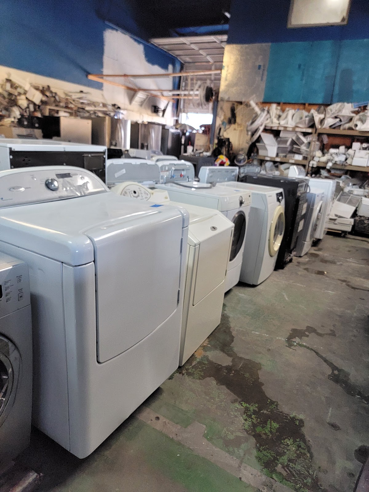 Andre's Appliances & Furniture