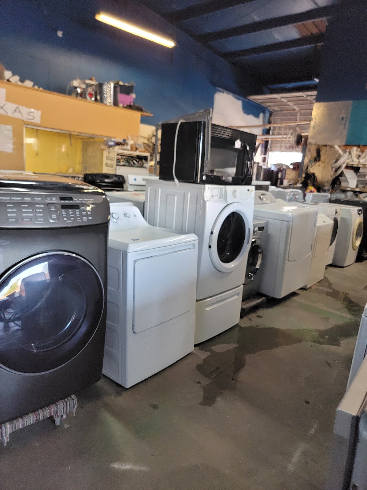 Andre's Appliances & Furniture