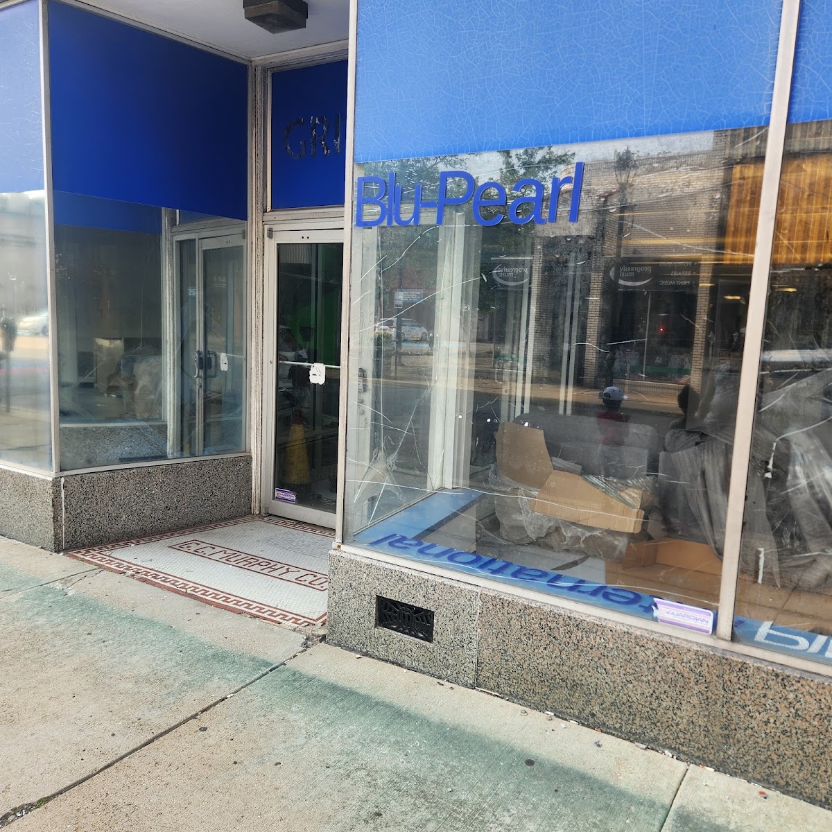 Blu-Pearl's Appliances and Furniture
