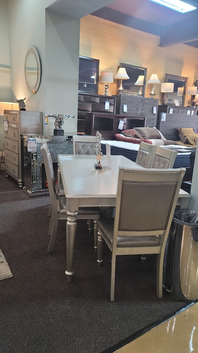 Daniel's Home Center - Chino