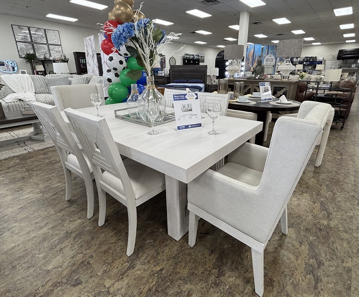 Canales Furniture / Mueblería Irving