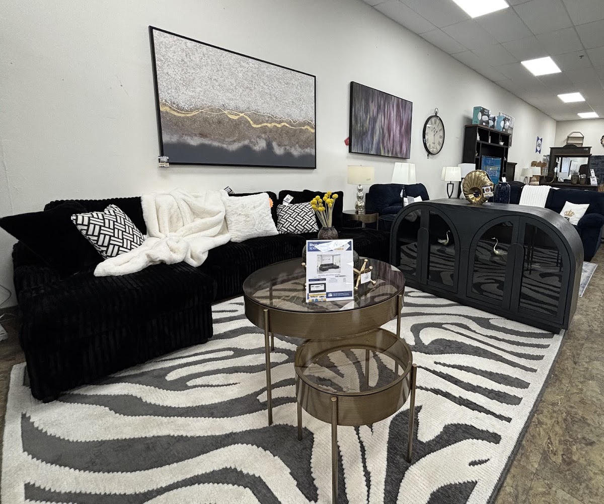 Canales Furniture / Mueblería Irving