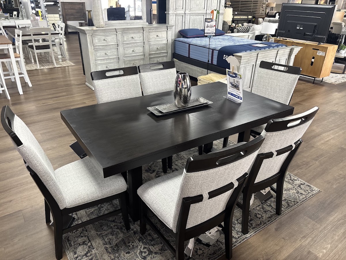 Canales Furniture / Mueblería Plano