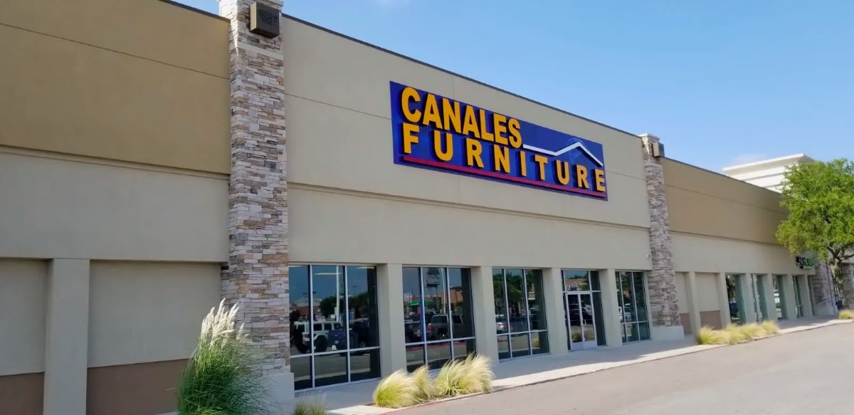 Canales Furniture / Mueblería Mesquite