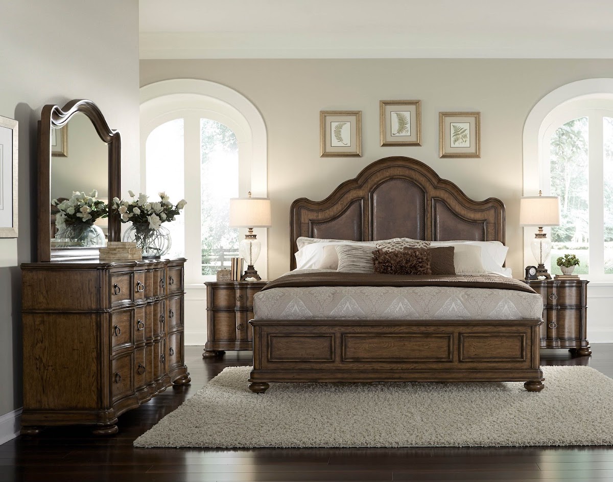 Royal Furniture - Southaven