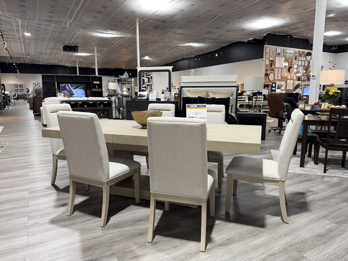 Canales Furniture / Mueblería Arlington Matlock