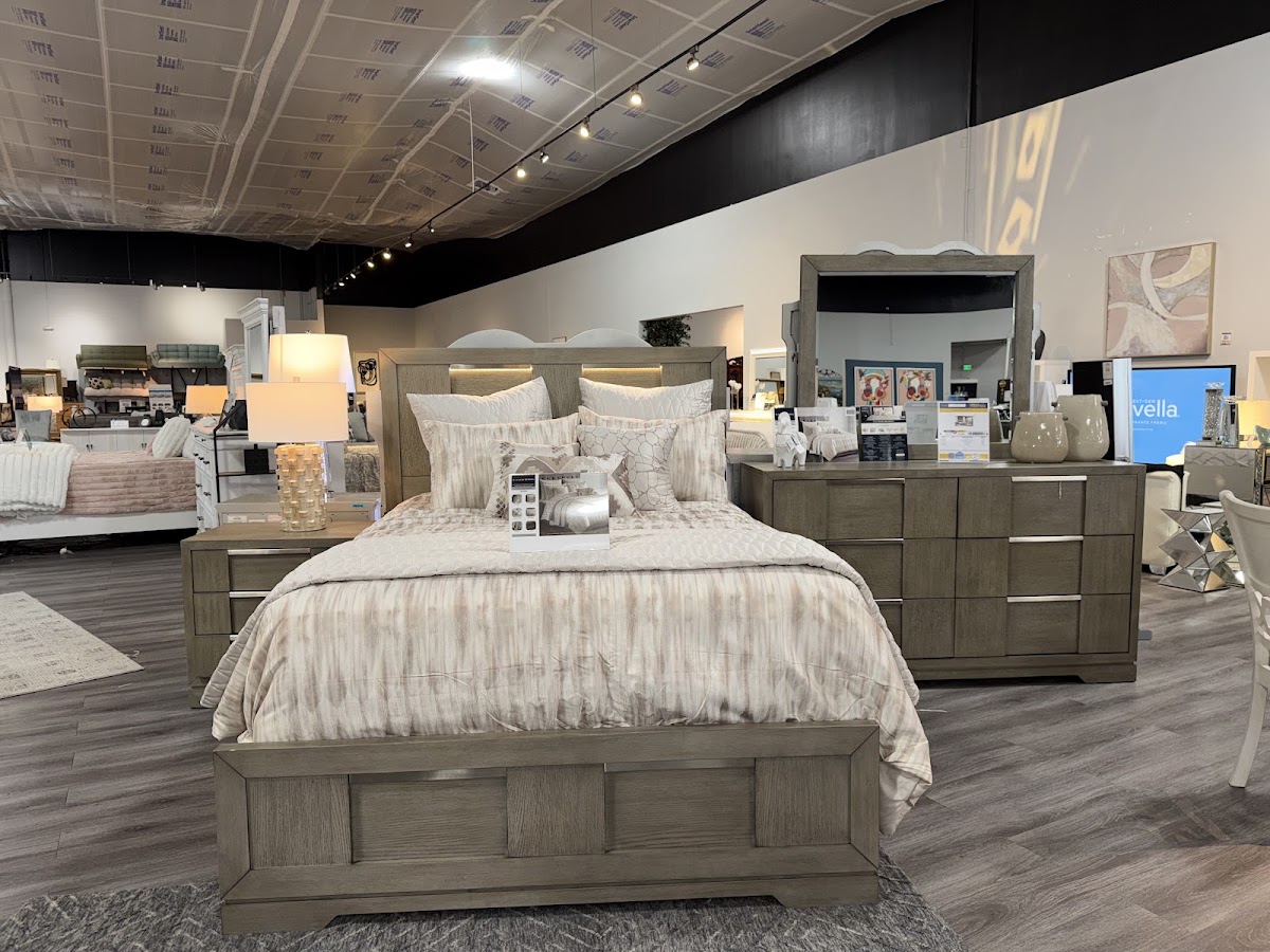 Canales Furniture / Mueblería Arlington Matlock