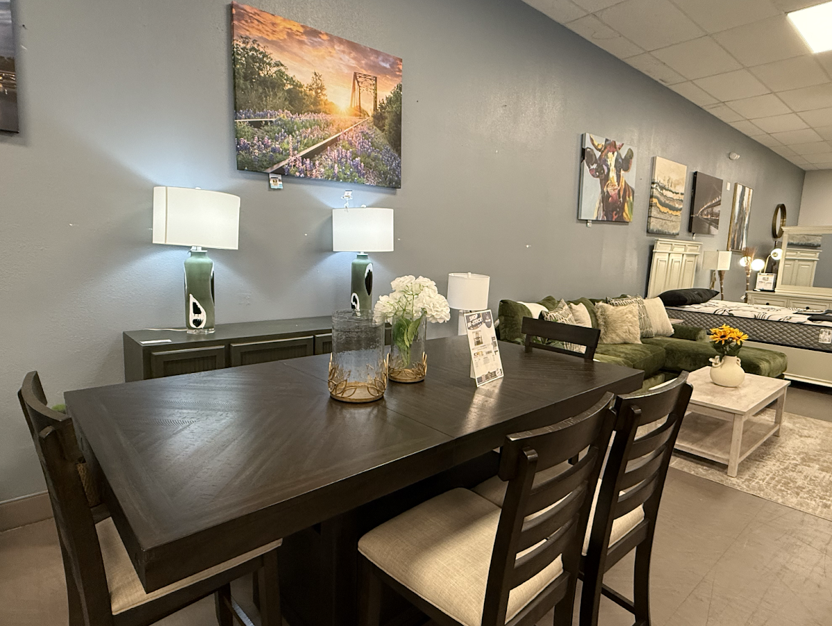 Canales Furniture / Mueblería Duncanville