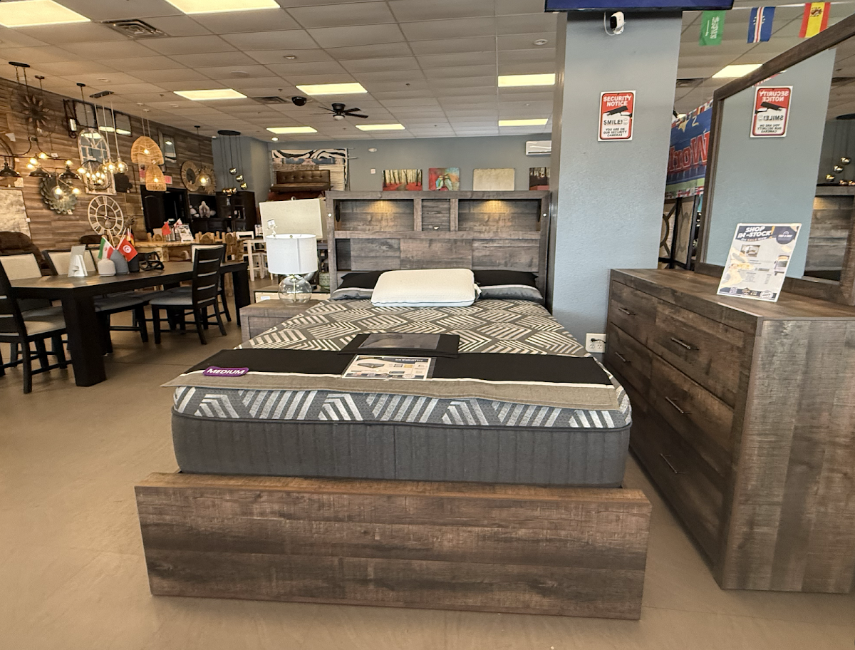 Canales Furniture / Mueblería Duncanville