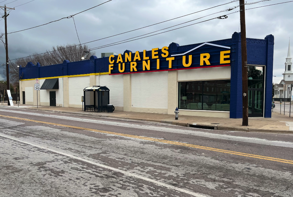 Canales Furniture / Mueblería Oak Cliff