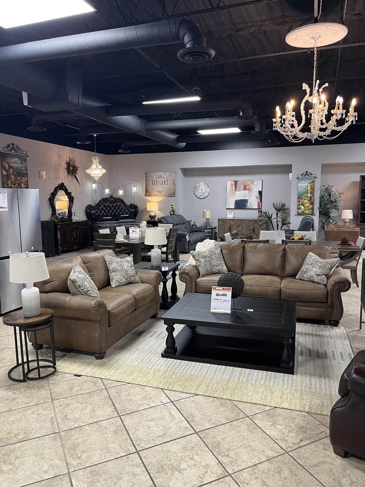 Canales Furniture / Mueblería Arlington Abram
