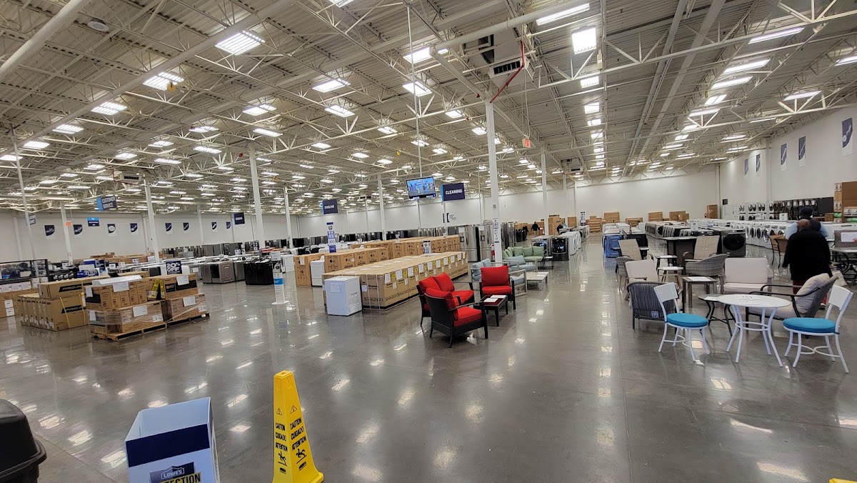 Lowe’s Outlet Store